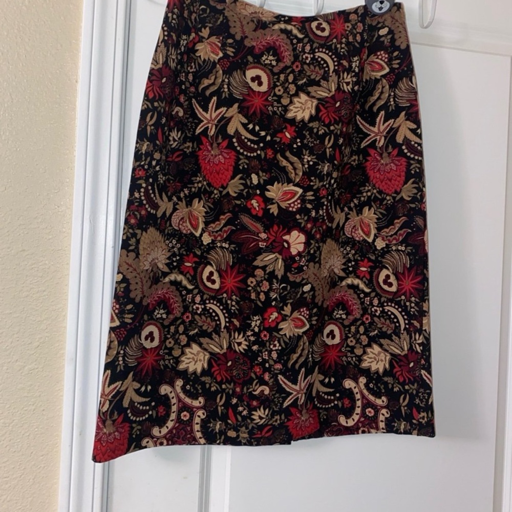 Purple blazer and floral pencil skirt - Picture 4 of 8
